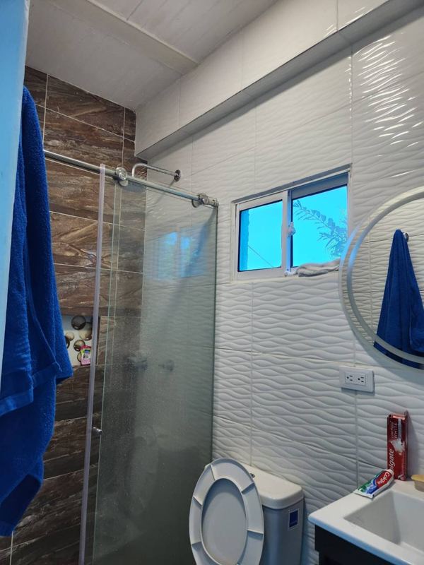 Full en-suite bathroom